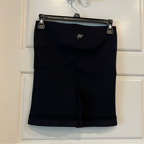Sync Seamless High-Waisted 6'' Short - Picture 5 of 6